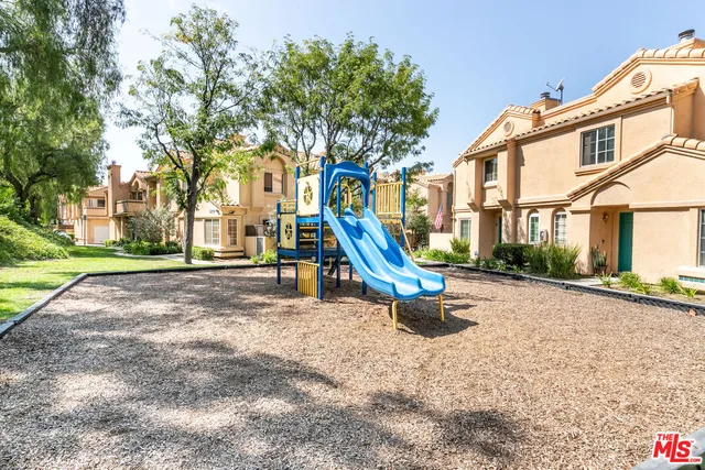 $380,000 | 18738 Vista Del Canon, Unit F, Newhall, CA 91321