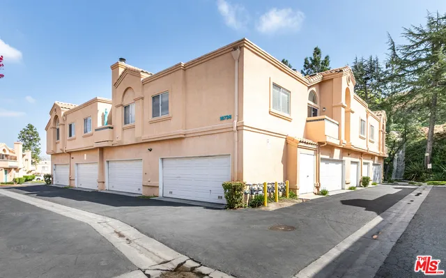 $380,000 | 18738 Vista Del Canon, Unit F, Newhall, CA 91321