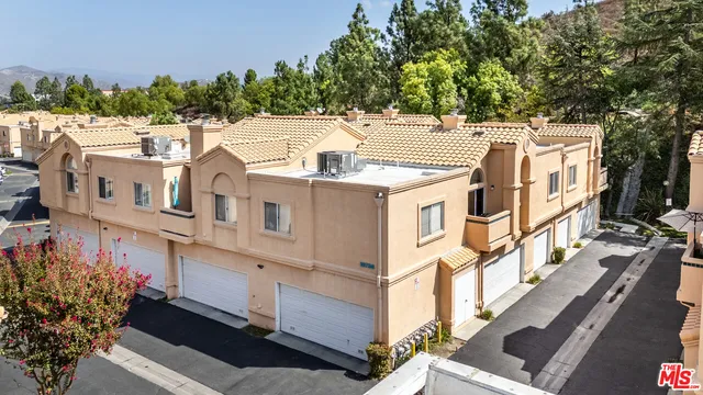 $380,000 | 18738 Vista Del Canon, Unit F, Newhall, CA 91321
