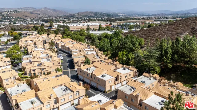 $380,000 | 18738 Vista Del Canon, Unit F, Newhall, CA 91321