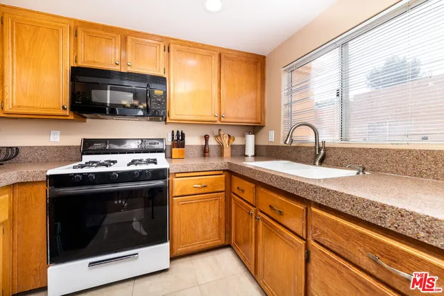 $380,000 | 18738 Vista Del Canon, Unit F, Newhall, CA 91321