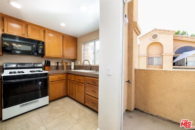 $380,000 | 18738 Vista Del Canon, Unit F, Newhall, CA 91321