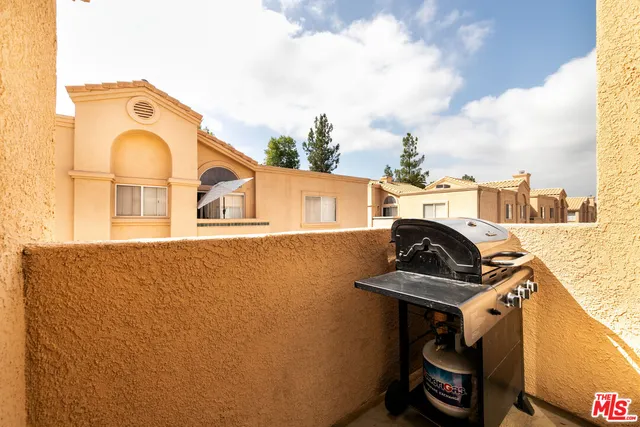 $380,000 | 18738 Vista Del Canon, Unit F, Newhall, CA 91321