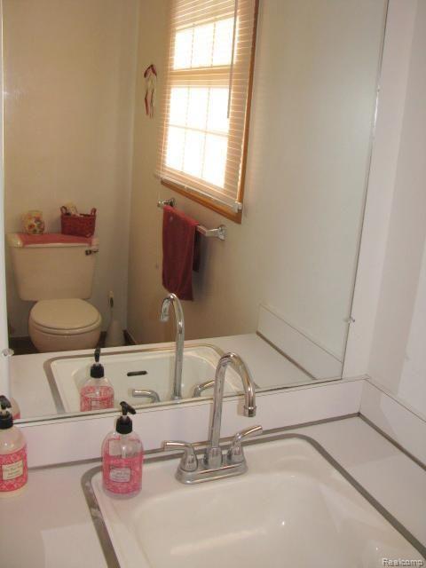 75695 Peters Drive Romeo, MI 48065 - Photo 12 of 40 #12 Powder Room.jpg