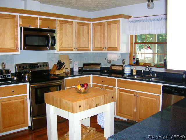 8102 Spring Hill Farm Road East Gloucester, VA 23061 - Photo 12 of 31