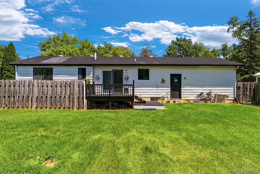 1378 Roat Court Burton, MI 48509 - Photo 27 of 32