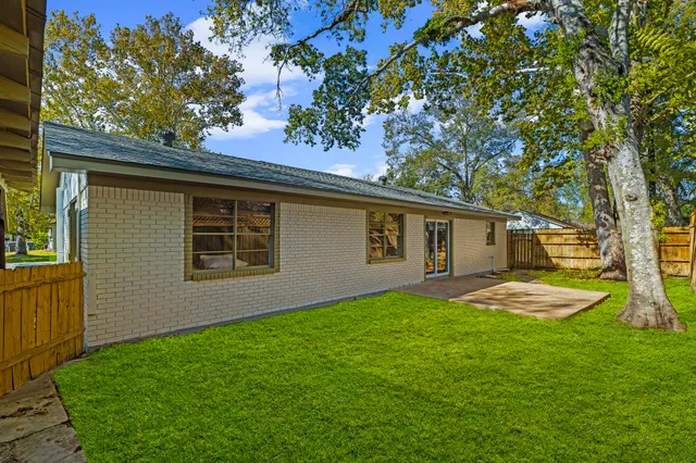 a view of a backyard of the house