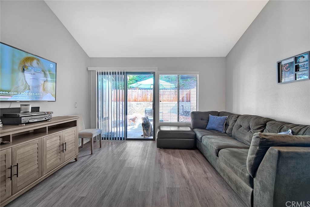 1073 Romney Drive Diamond Bar, CA 91789 - Photo 5 of 50 Living room