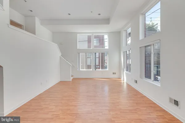 a view of entryway with a front door
