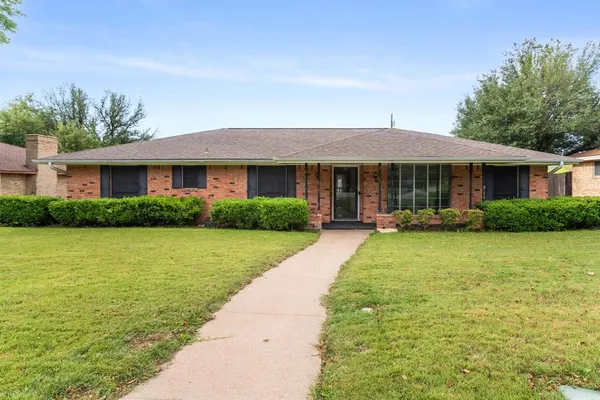 $250,000 | 112 Charles Street, DeSoto, TX 75115