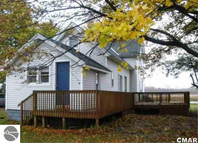 3313 East Buchanan Road Ithaca, MI 48847 - Photo 2 of 13 1768441-1.JPG
