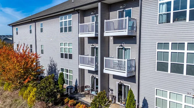 $288,000 | 1301 Stoney Ridge Boulevard, Unit 105, Forest, VA 24551