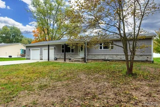 $239,000 | 1220 West Henry Street, Staunton, IL 62088