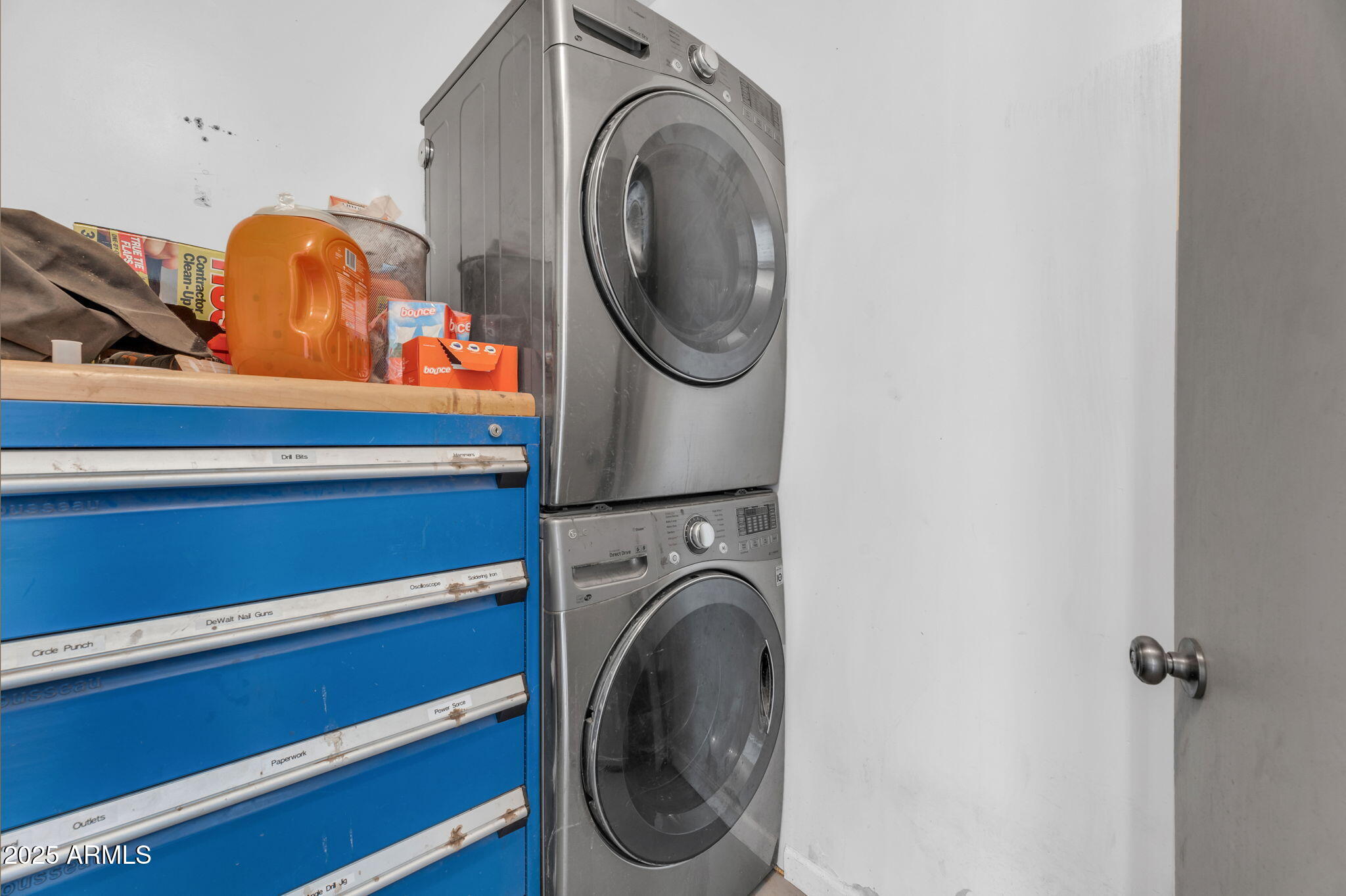 4928 East Palm Lane Phoenix, AZ 85008 - Photo 14 of 17 a utility room with dryer and washer