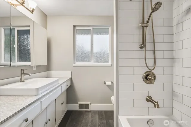 $3,200 | 19515 Fremont Avenue North, Shoreline, WA 98133