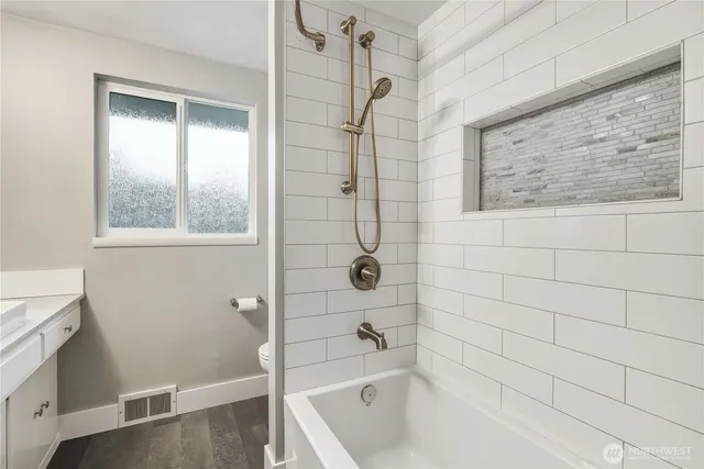 $3,200 | 19515 Fremont Avenue North, Shoreline, WA 98133