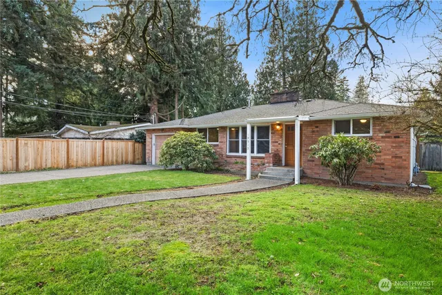 $3,200 | 19515 Fremont Avenue North, Shoreline, WA 98133