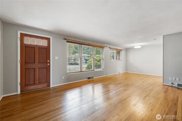 $3,200 | 19515 Fremont Avenue North, Shoreline, WA 98133