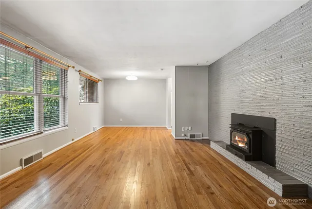 $3,200 | 19515 Fremont Avenue North, Shoreline, WA 98133