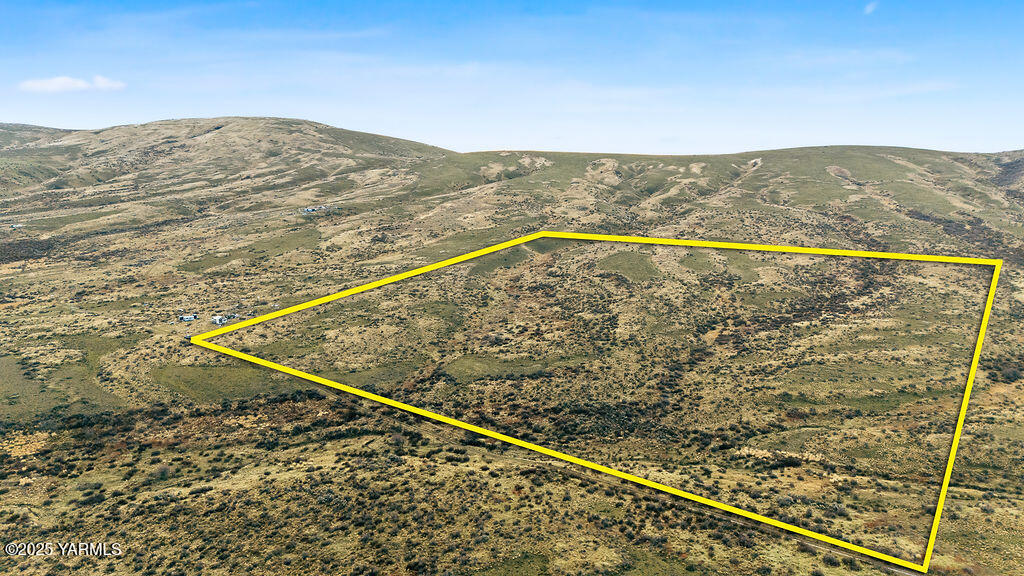 Nka Nka Unassigned Road Cowiche, WA 98923 - Photo 1 of 19 a view of a large pool with a mountain view