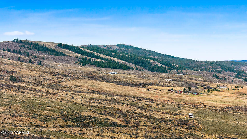 Nka Nka Unassigned Road Cowiche, WA 98923 - Photo 17 of 19 a view of a road with a building in the background