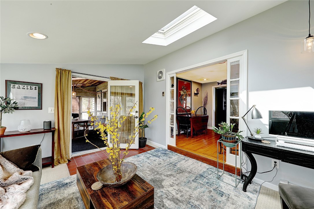 61 Linden Road Barrington, RI 02806 - Photo 11 of 33 Family room