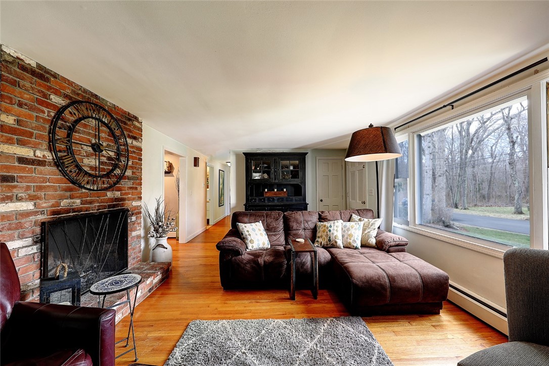 61 Linden Road Barrington, RI 02806 - Photo 12 of 33 Living room