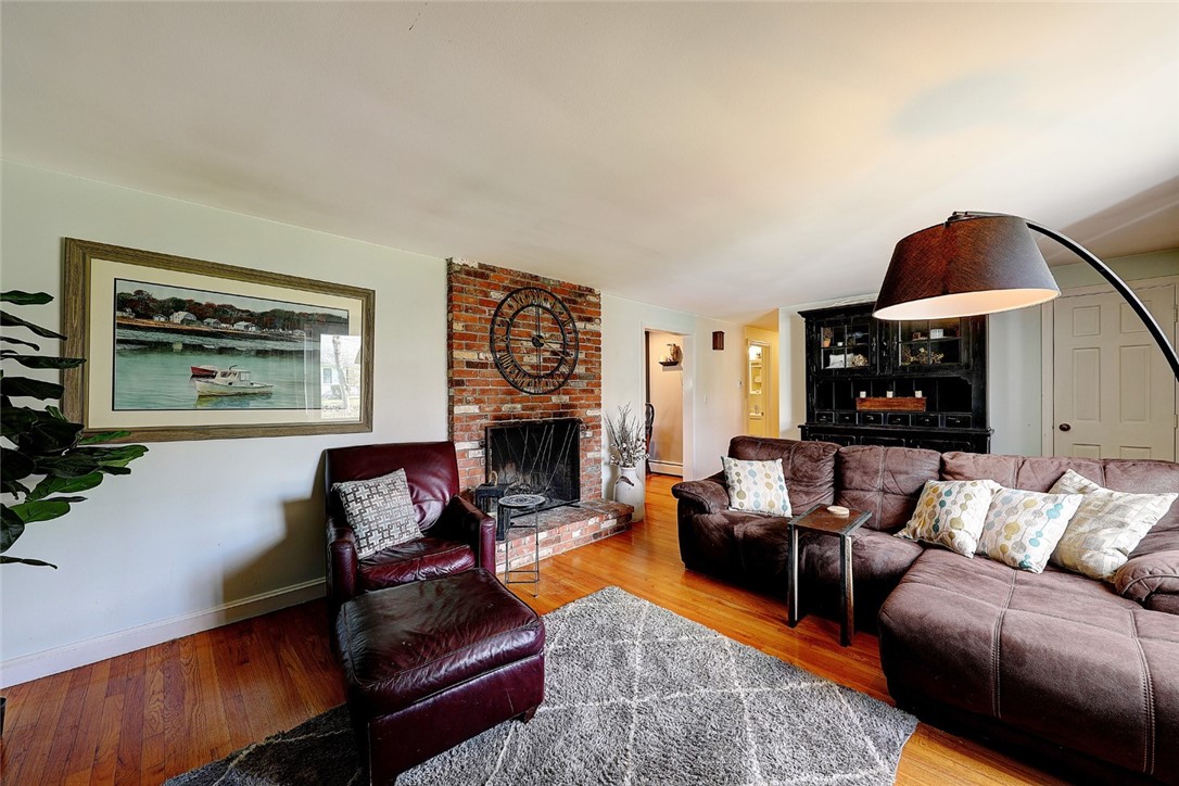 61 Linden Road Barrington, RI 02806 - Photo 13 of 33 Living room