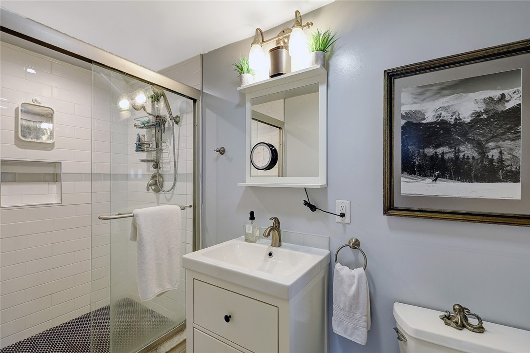 61 Linden Road Barrington, RI 02806 - Photo 18 of 33 Primary en-suite bath