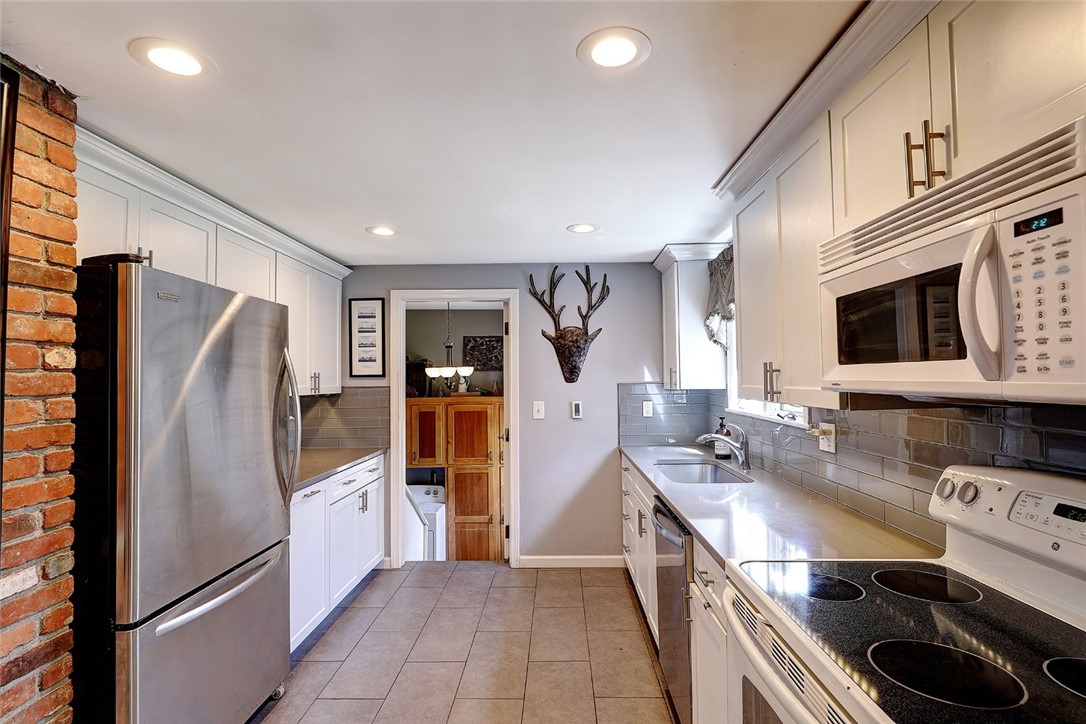 61 Linden Road Barrington, RI 02806 - Photo 4 of 33 Kitchen