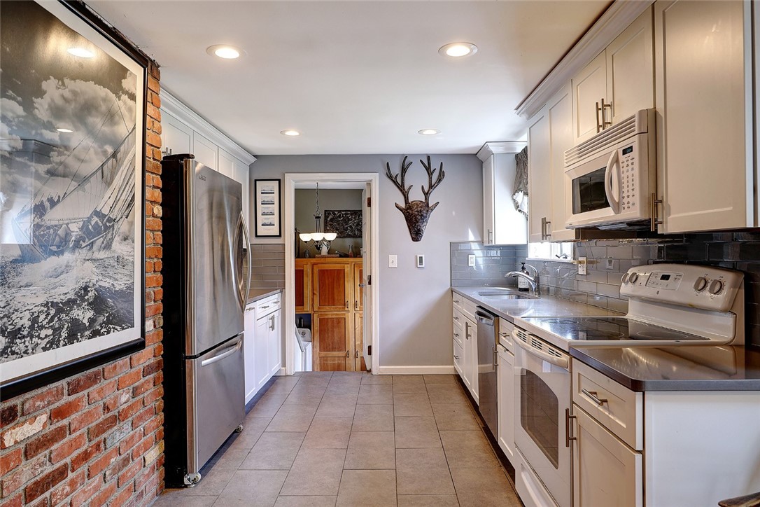 61 Linden Road Barrington, RI 02806 - Photo 5 of 33 Kitchen
