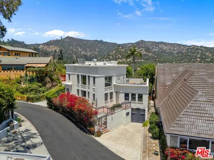 $3,995,000 | 2700 Glendower Avenue, Los Angeles, CA 90027