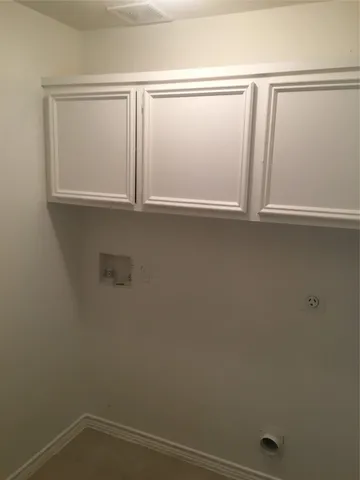 a view of empty room with window