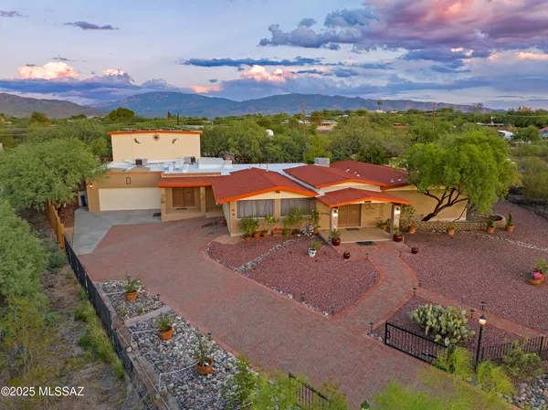 $799,900 | 10680 East Camino Tesote Place, Tucson, AZ 85749