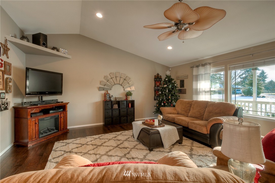 5836 188th Avenue Southwest Rochester, WA 98579 - Photo 7 of 22
