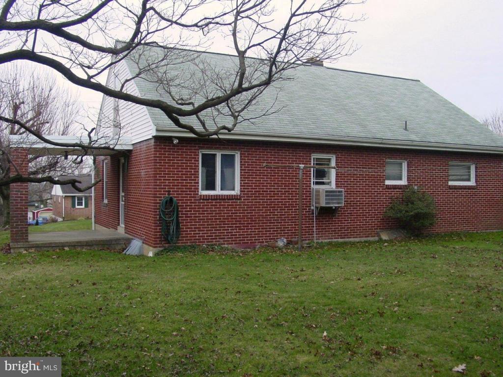 29 Springcrest Drive Akron, PA 17501 - Photo 1 of 4 Gallery Image 1