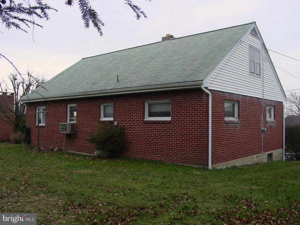 29 Springcrest Drive Akron, PA 17501 - Photo 3 of 4 Gallery Image 3