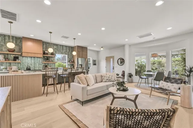 $1,698,000 | 808 South Los Robles Avenue, Pasadena, CA 91106