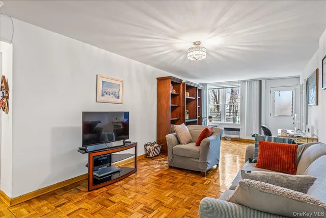 $390,000 | 65-15 Alderton Street, Unit 2C | Rego Park