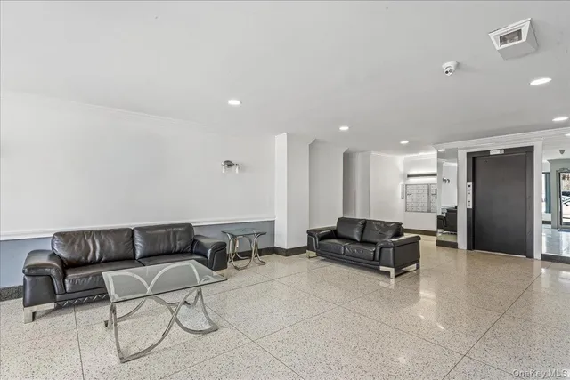 $390,000 | 65-15 Alderton Street, Unit 2C | Rego Park