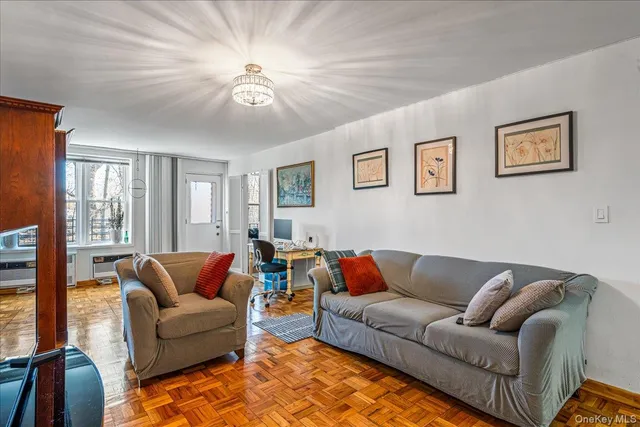 $390,000 | 65-15 Alderton Street, Unit 2C | Rego Park