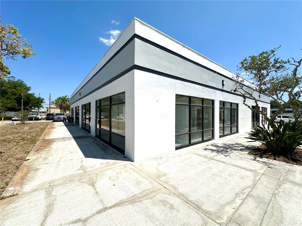 7135 State Road 52 Hudson, FL 34667 - Photo 10 of 14 a view of a house with a patio