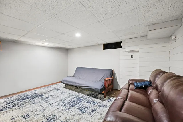 $2,600 | 133 Robbins Avenue, Newington, CT 06111