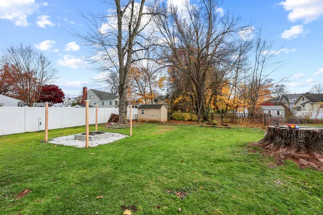 $2,600 | 133 Robbins Avenue, Newington, CT 06111