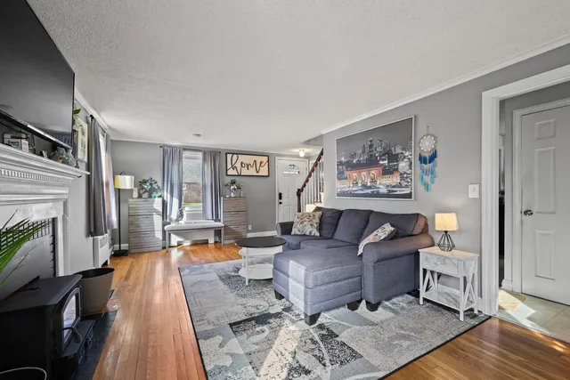 $2,600 | 133 Robbins Avenue, Newington, CT 06111