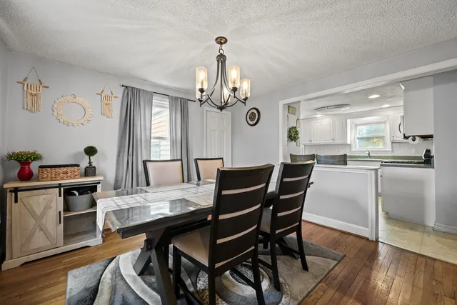 $2,600 | 133 Robbins Avenue, Newington, CT 06111