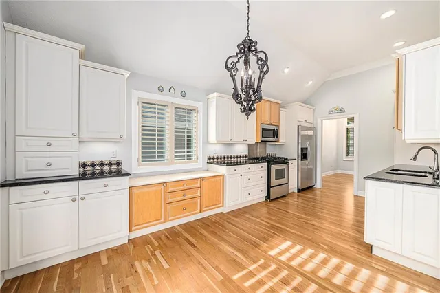 $460,000 | 13423 Summit Court, Kansas City, MO 64145