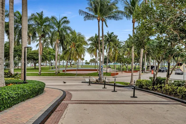 $3,450 | 2000 North Bayshore Drive, Unit 316, Miami, FL 33137