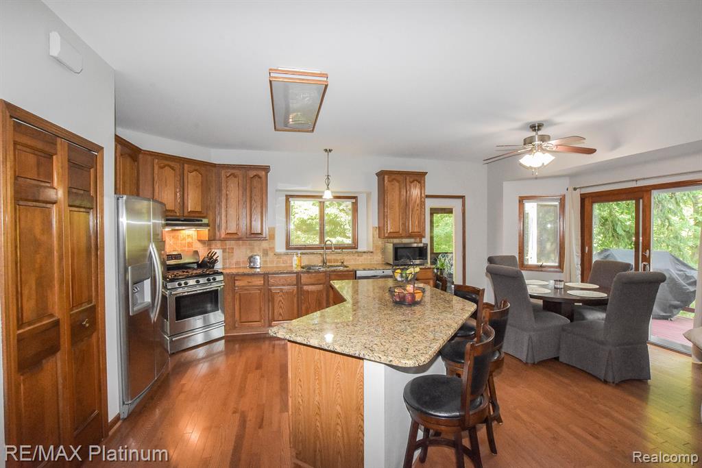 7976 Lee Road Brighton, MI 48116 - Photo 9 of 54