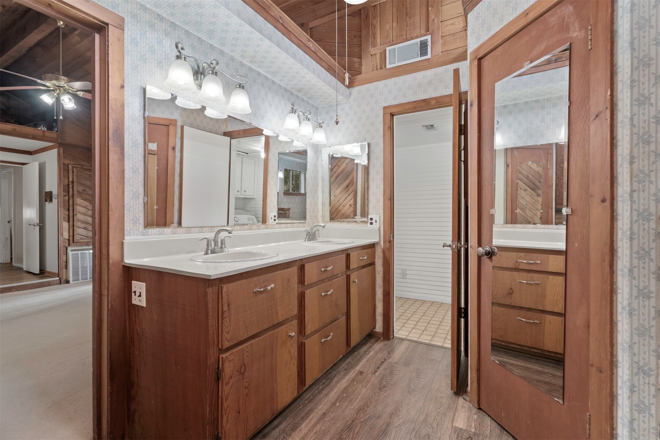 2322 Shadow Glen Lane Spring, TX 77386 - Photo 25 of 48 Primary suite with two walk-in closets, double vanity sinks and claw-foot tub.